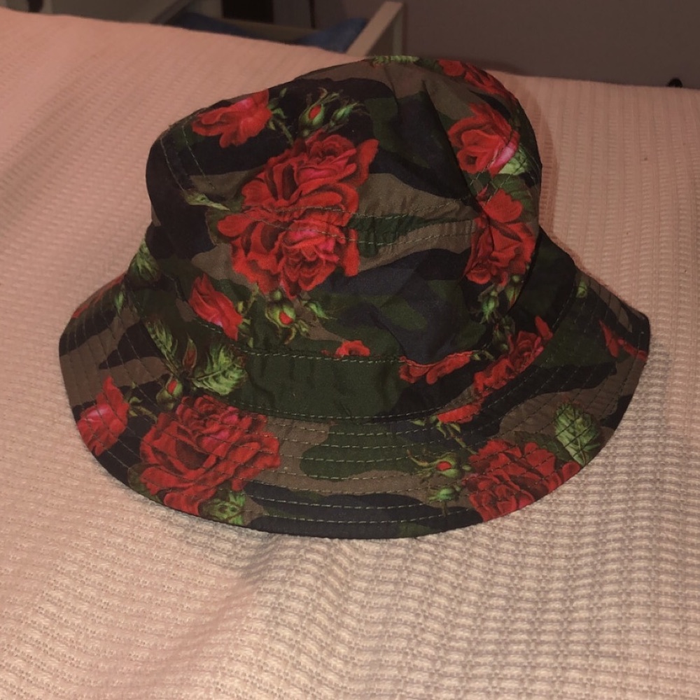 Rose bucket hat